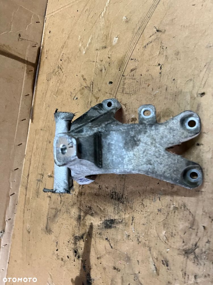 Łapa wspornik silnika Audi A4 B8 Lift 2.0 TDI 8K0199308CA - 2