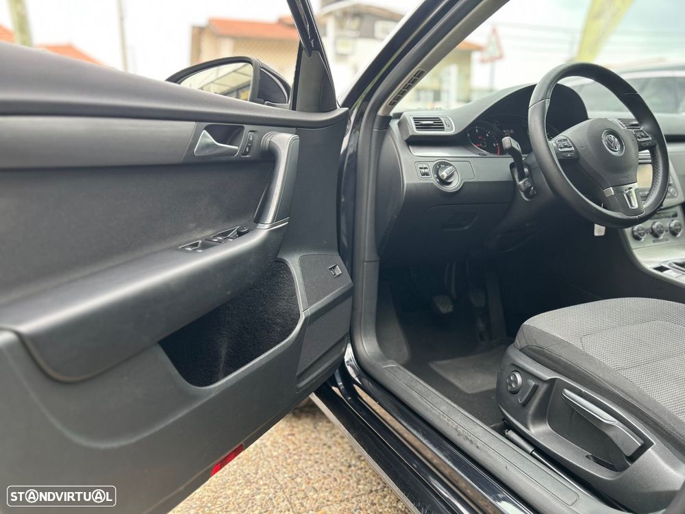 VW Passat Variant 1.6 TDI Confortline Navig - 19
