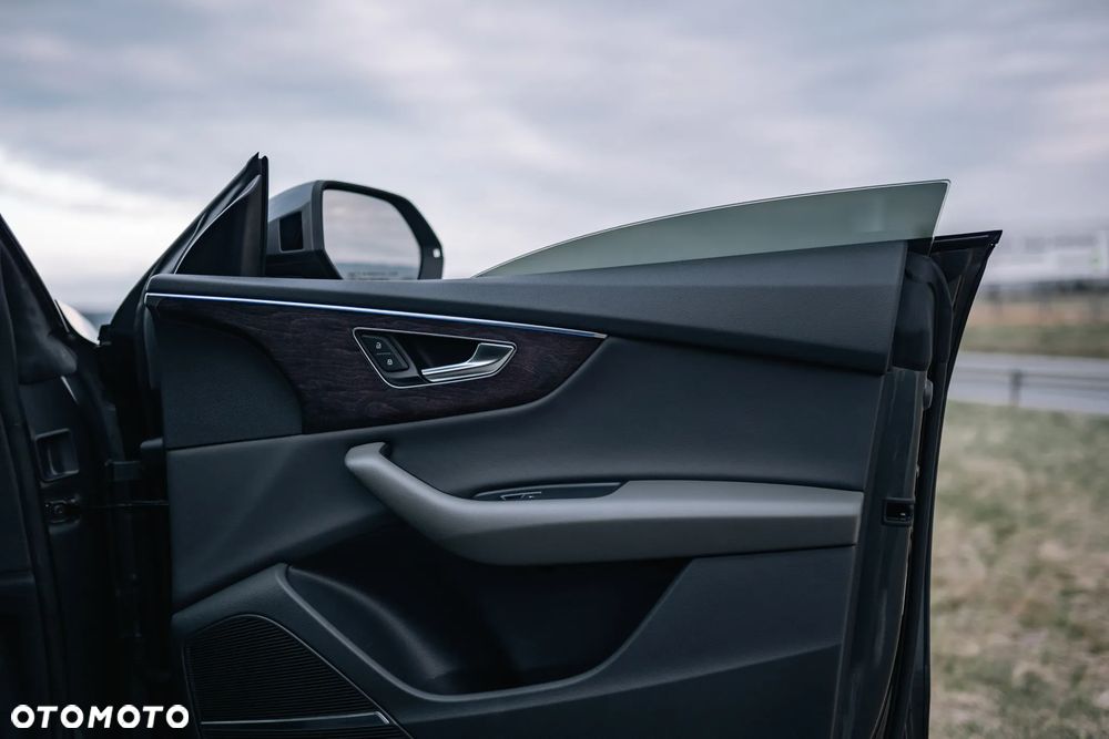 Audi Q8 SUV TFSI quattro 250 kW tiptronic S line business - 24