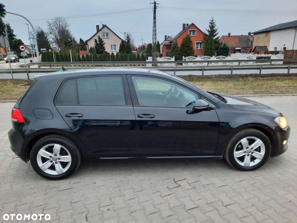 Volkswagen Golf - 6