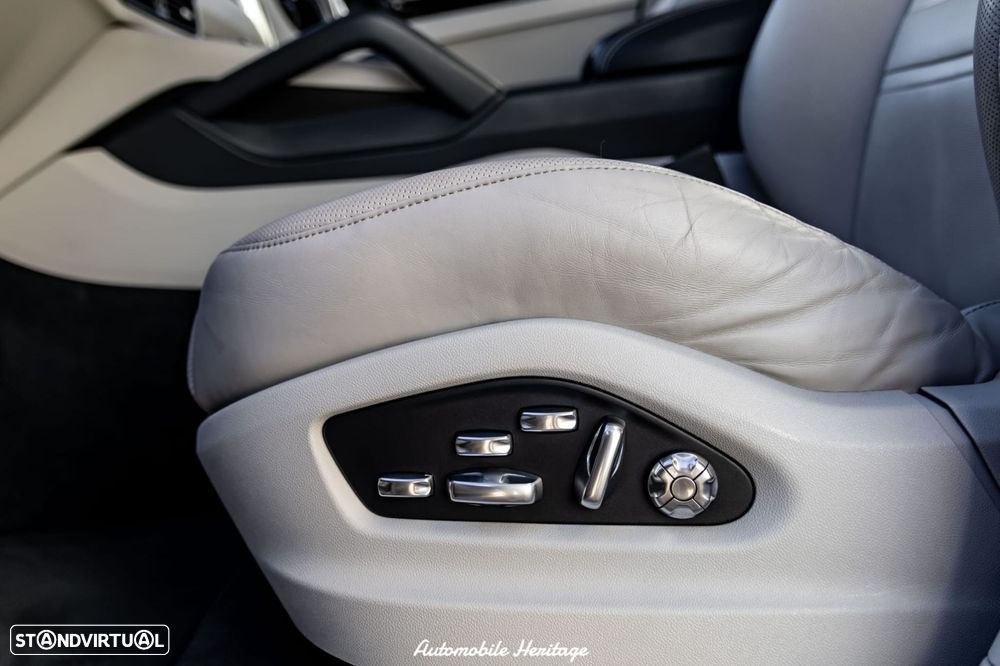 Porsche Cayenne - 26