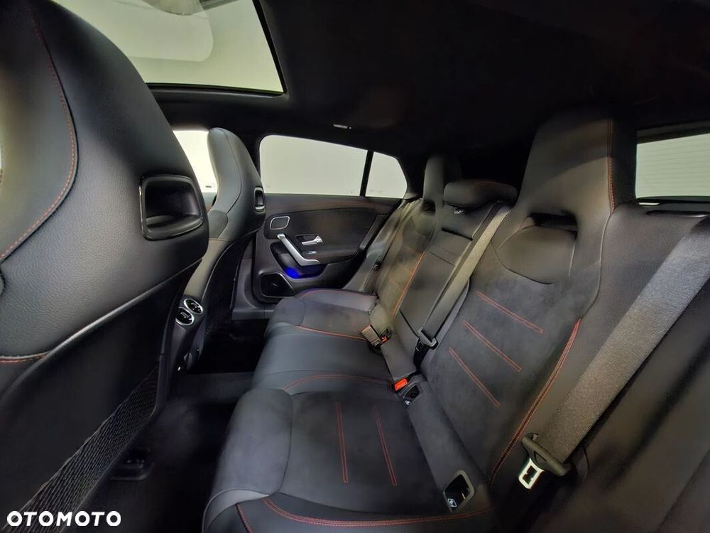 Mercedes-Benz CLA 200 AMG Line 7G-DCT - 17