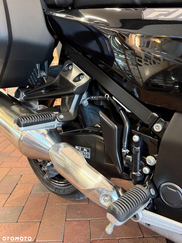 Yamaha FJR - 24