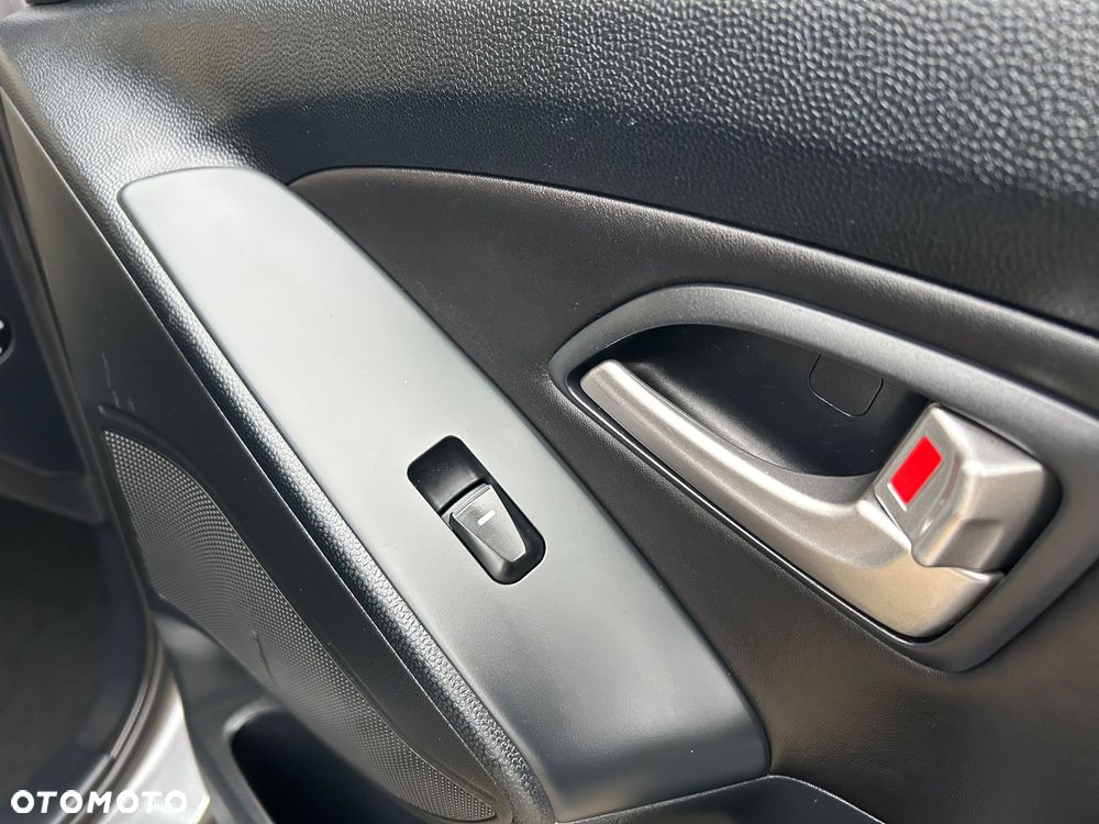 Hyundai ix35 1.7 CRDi 2WD blue Style - 28