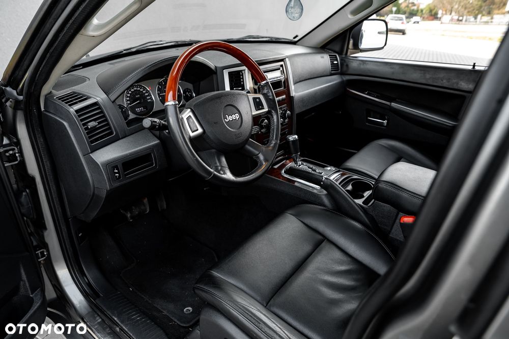 Jeep Grand Cherokee - 16