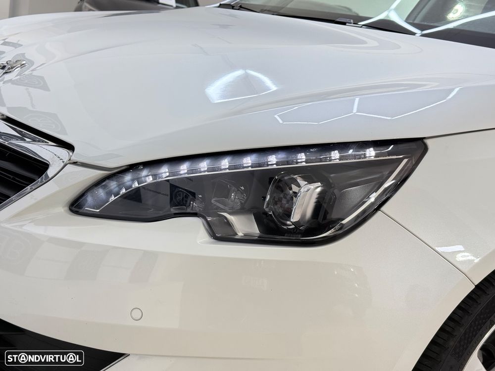 Peugeot 308 PureTech 130 GPF EAT8 Stop & Start Allure Pack - 36