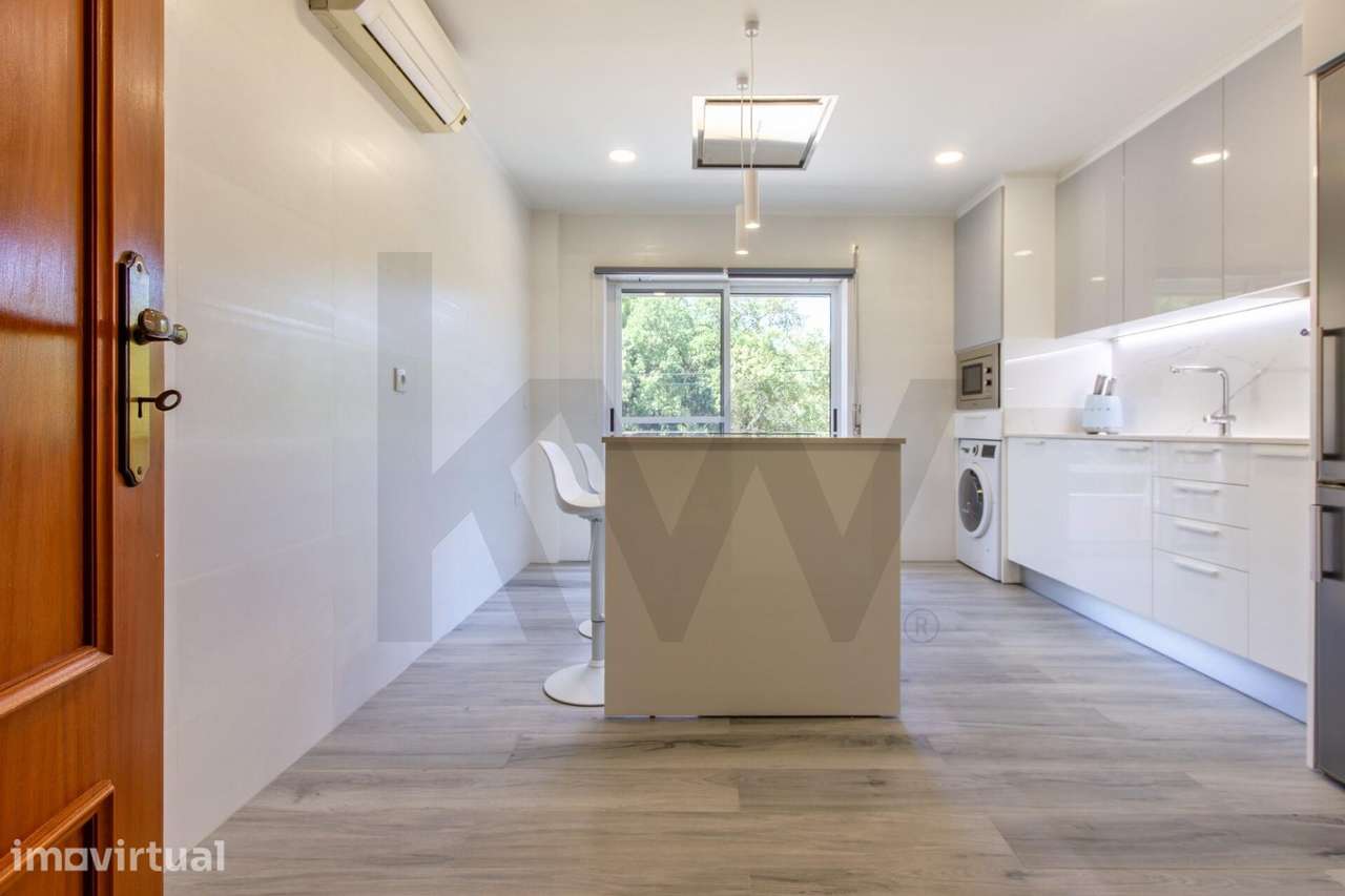 Apartamento T2  com 105m2  - Totalmente Remodelado com Arrecadação – P - Grande imagem: 4/27