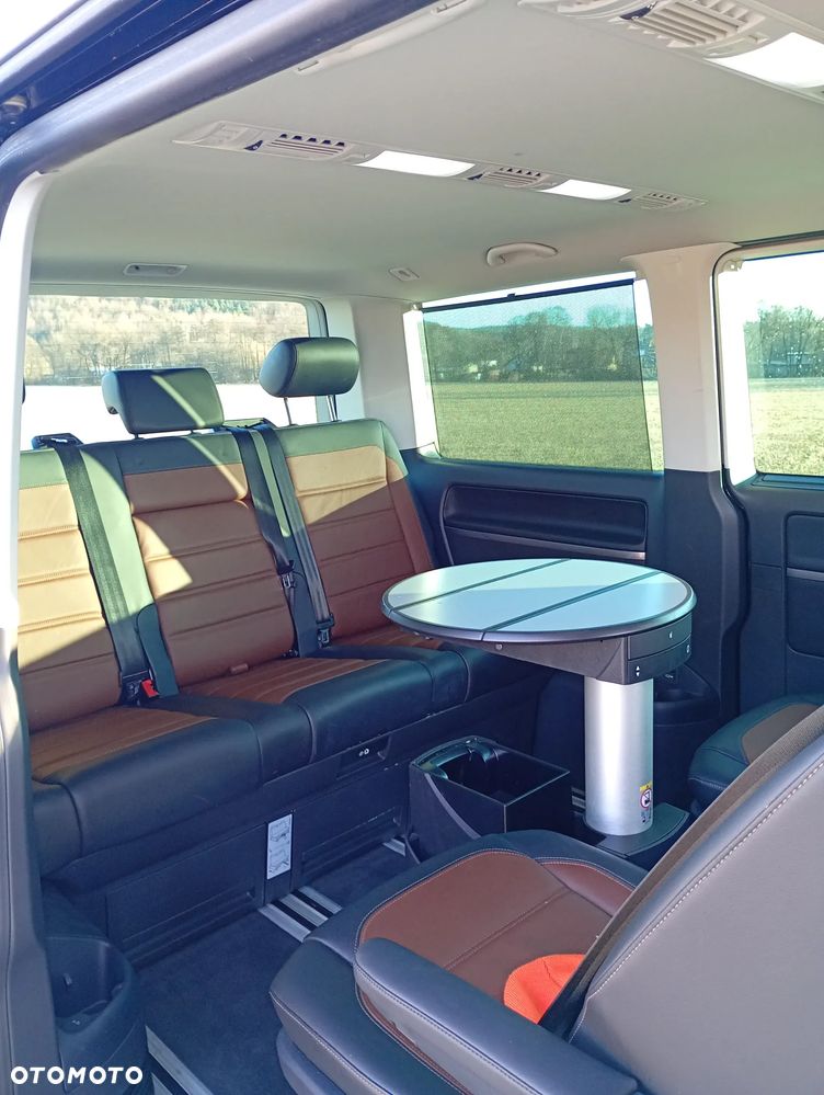 Volkswagen Multivan - 22