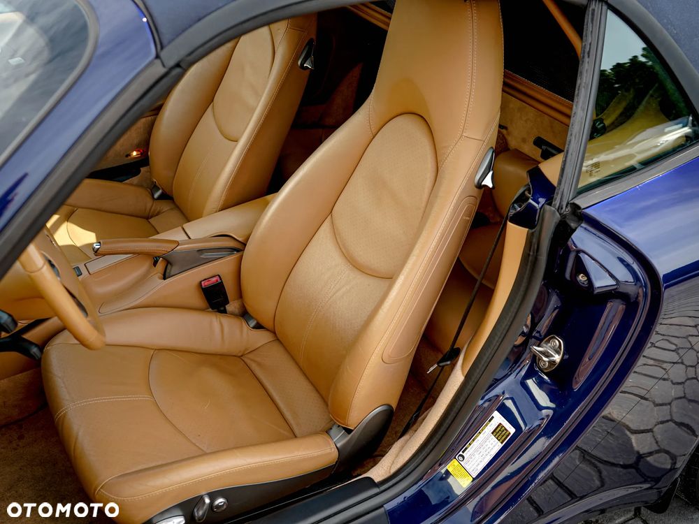 Porsche 911 Carrera - 28