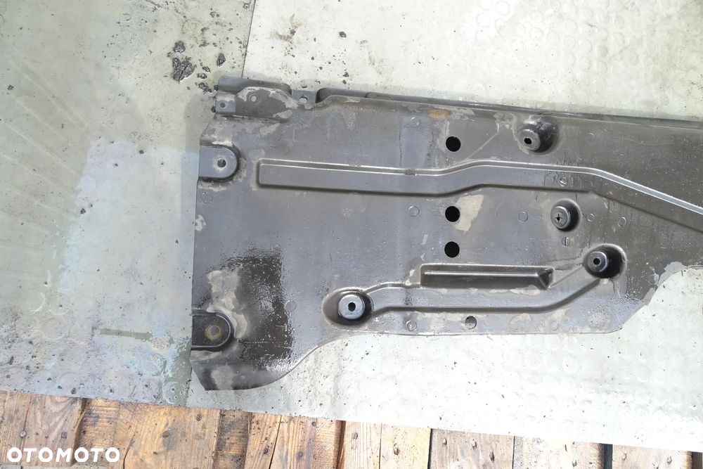 MERCEDES ML GL W166 Płyta osłona podwozia prawa 1666805101 - 3