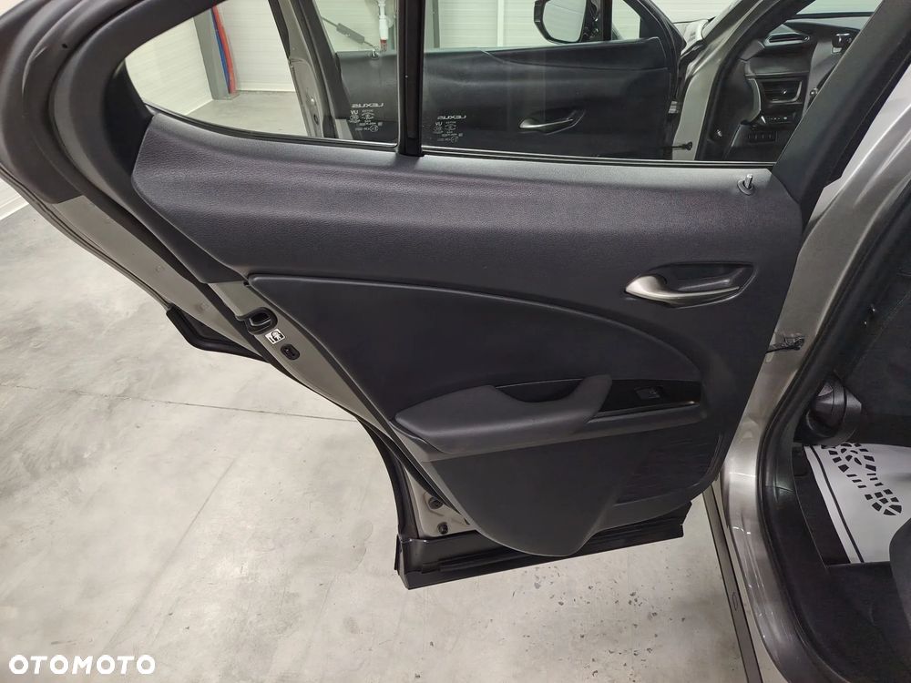 Lexus UX 250h Elegance 2WD - 23