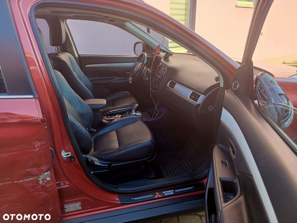 Mitsubishi Outlander Instyle NAVI + - 14