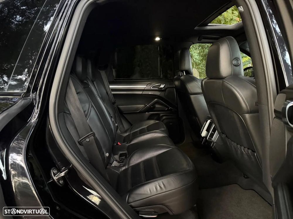 Porsche Cayenne Platinum Edition - 34