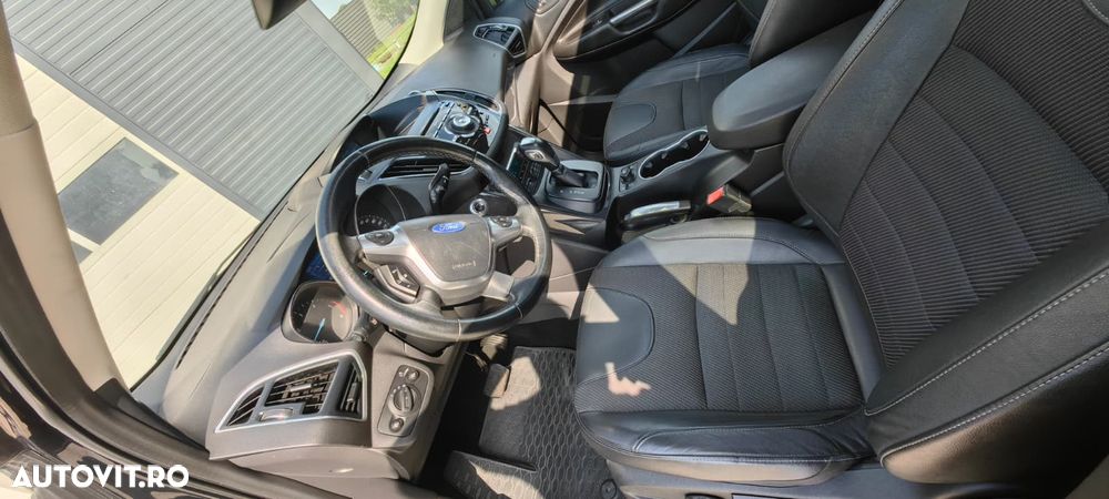 Ford Kuga 2.0 TDCi Powershift 4WD Titanium - 8