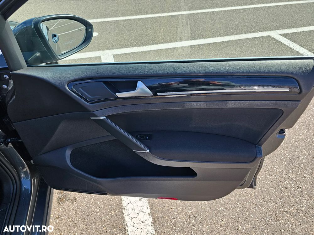 Volkswagen Golf - 33