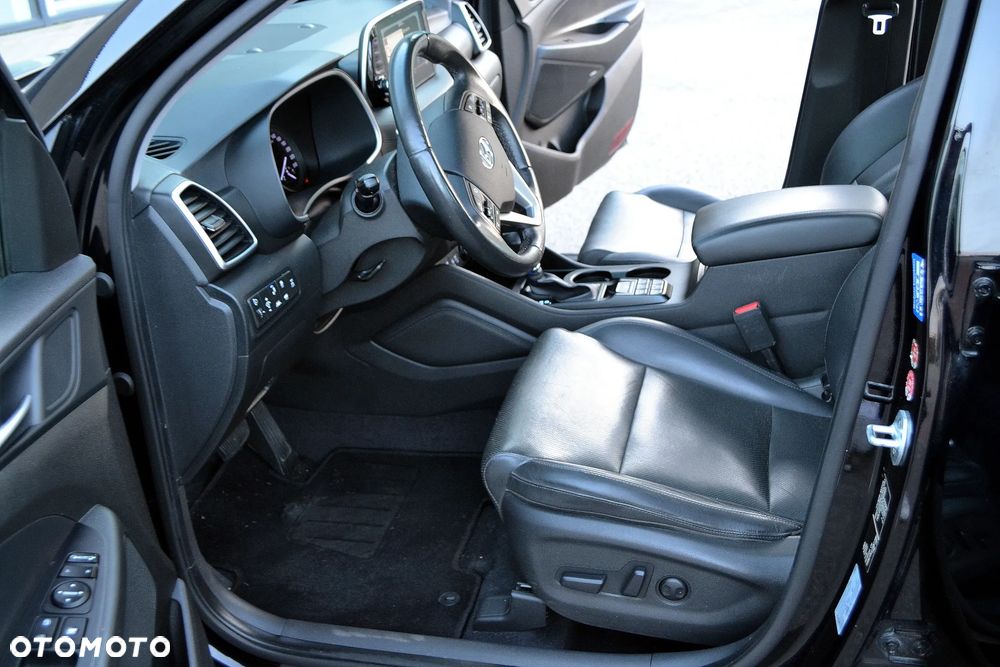 Hyundai Tucson 2.0 CRDI 4WD Automatik Premium - 32