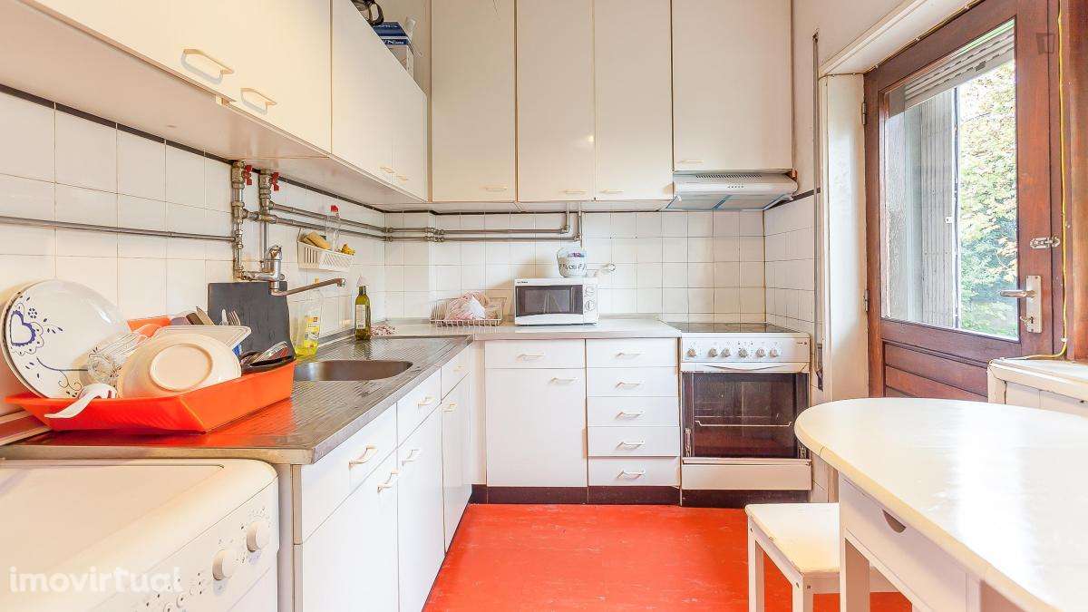 Quarto - localizado em Ramalde Porto - Grande imagem: 3/31