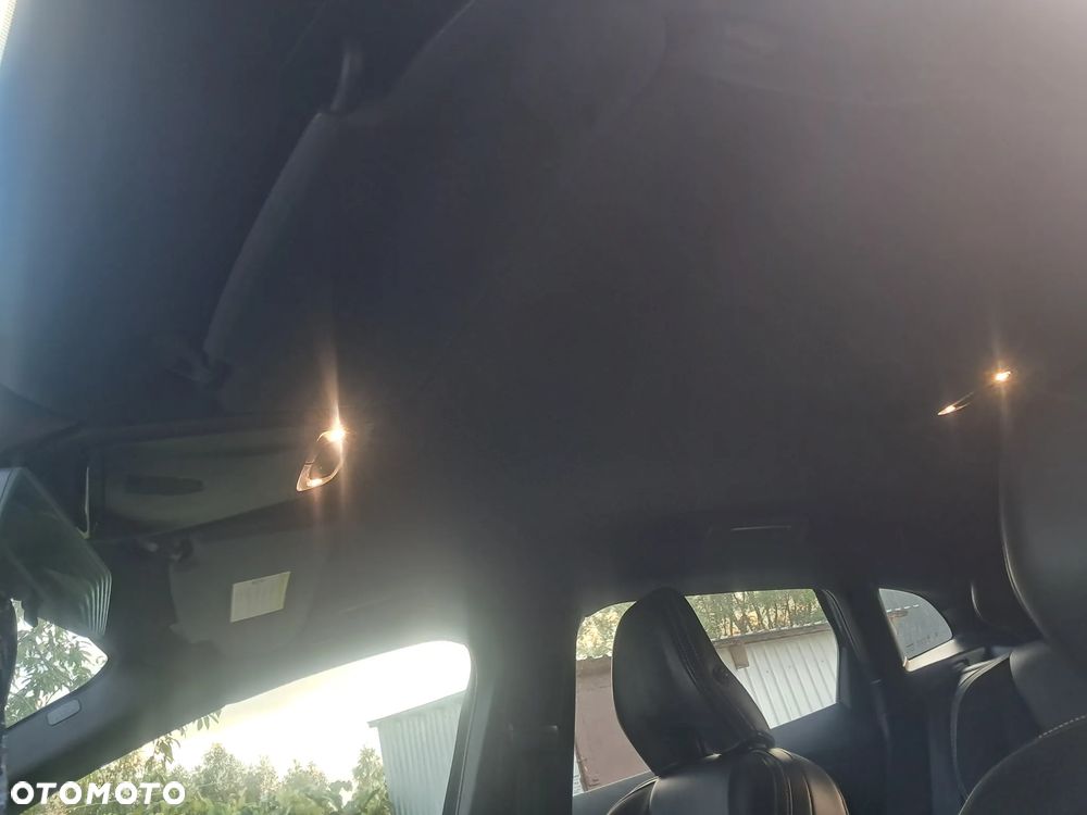 Volvo V40 D2 R-Design - 23
