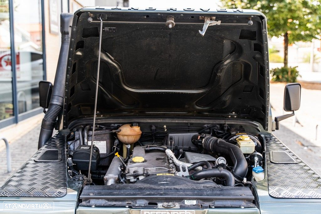 Land Rover Defender - 35