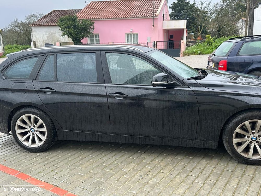 BMW 318 d LifeStyle Auto - 1