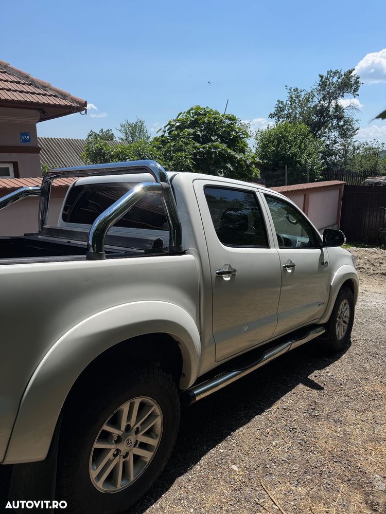 Toyota Hilux 4x4 Double Cab - 9