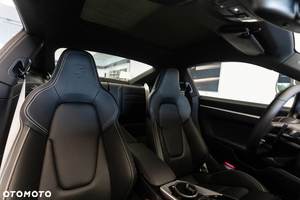 Porsche 911 Carrera 4S - 17