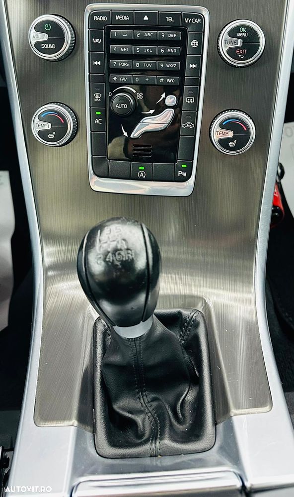 Volvo XC 60 D3 Momentum - 24