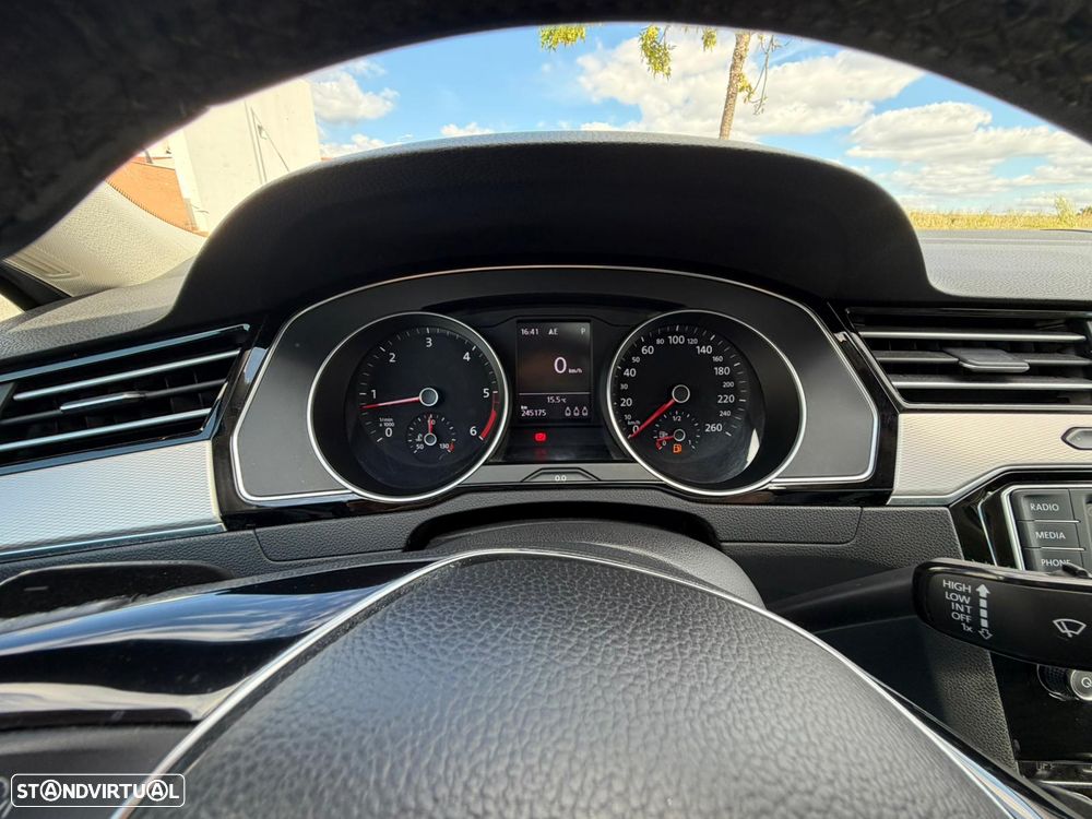 VW Passat Variant 2.0 TDI Confortline DSG - 29