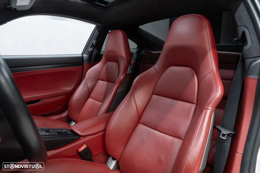 Porsche 911 (991) Carrera 4 GTS PDK - 26