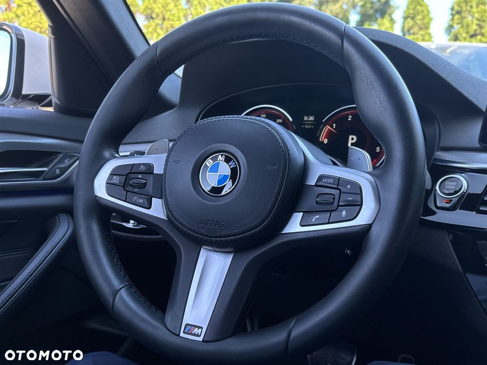 BMW Seria 5 520d xDrive - 10