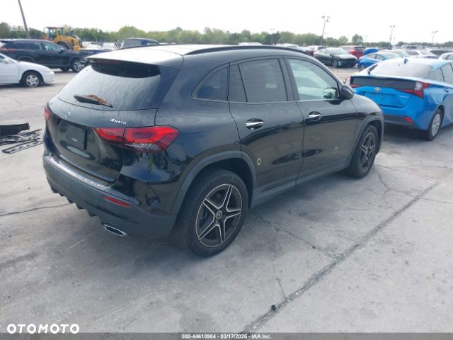 Mercedes-Benz GLA 250 4-Matic Progressive - 4