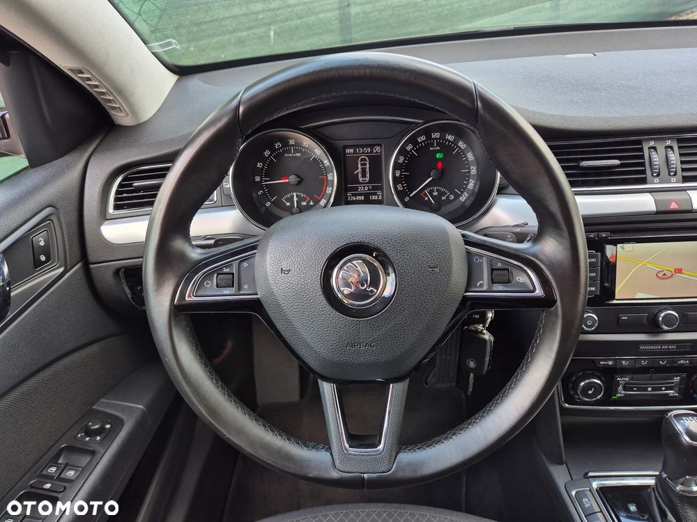 Skoda Superb 2.0 TDI DSG Elegance - 34