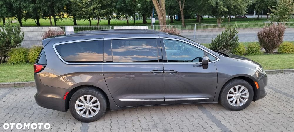 Chrysler Pacifica - 23