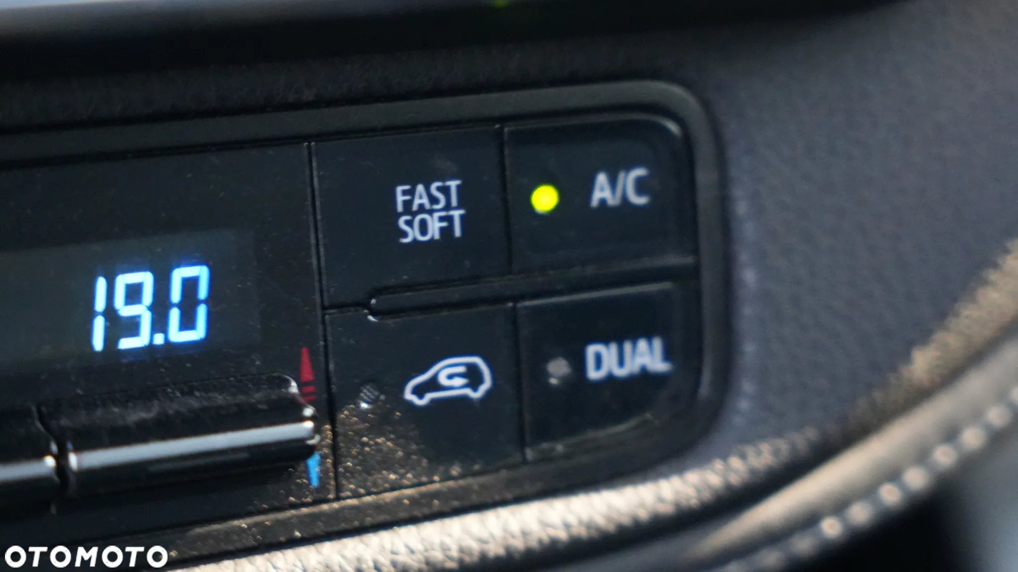 Toyota Auris Hybrid 135 Prestige - 23