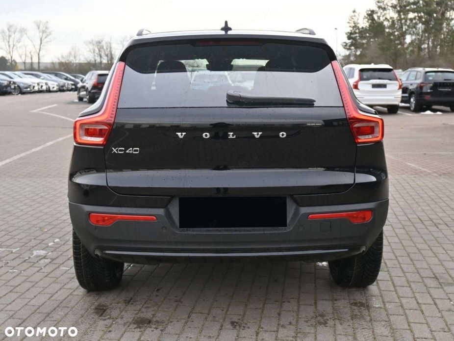 Volvo XC 40 B3 Ultra Dark - 3