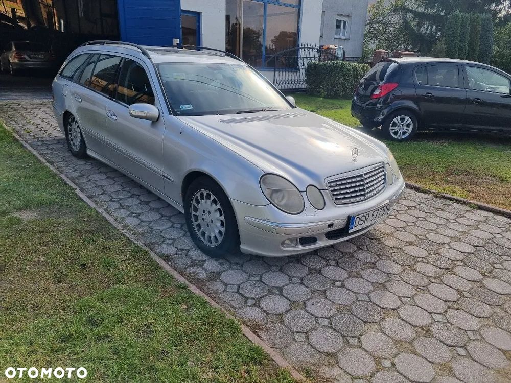 Mercedes-Benz E-Class 2005 photo 3