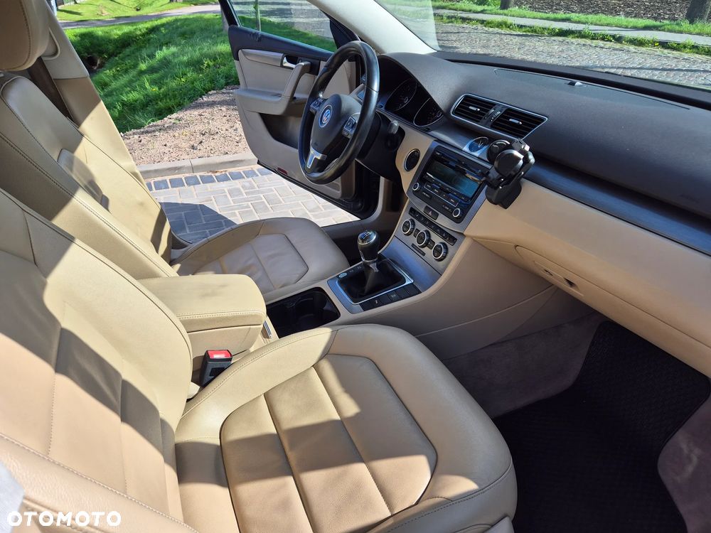 Volkswagen Passat 2.0 TDI Comfortline - 14