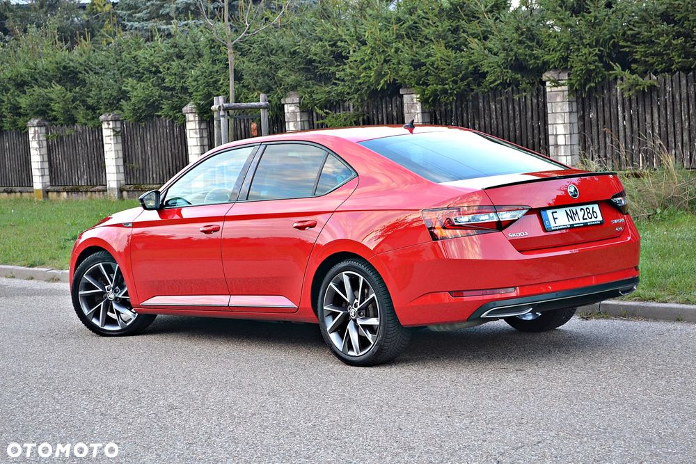 Skoda Superb 2.0 TDI 4x4 DSG Sportline - 8