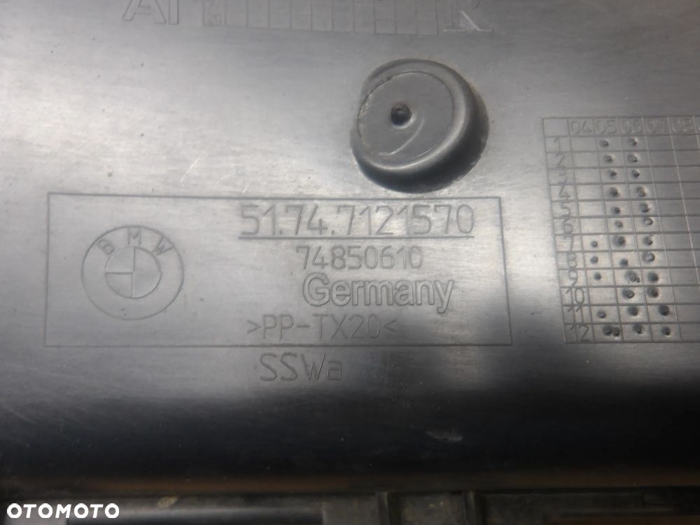 BMW E91 KOMBI 2.0D KIEROWNICA WLOT POWIETRZA PRAWY PRZÓD 7121570 7121569 - 7