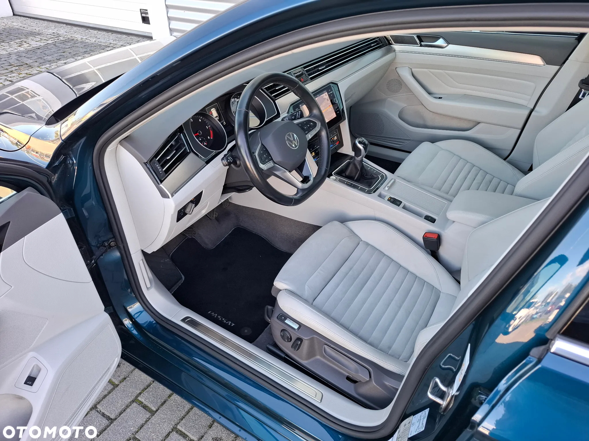 Volkswagen Passat Variant 2.0 TDI SCR Elegance - 14