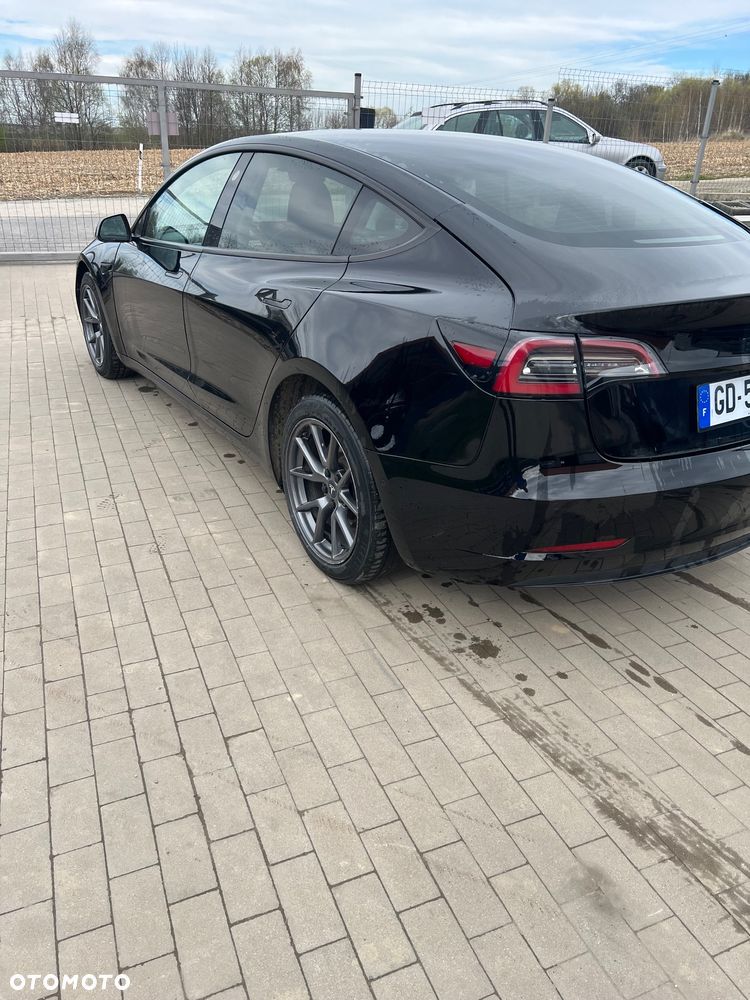 Tesla Model 3 - 4