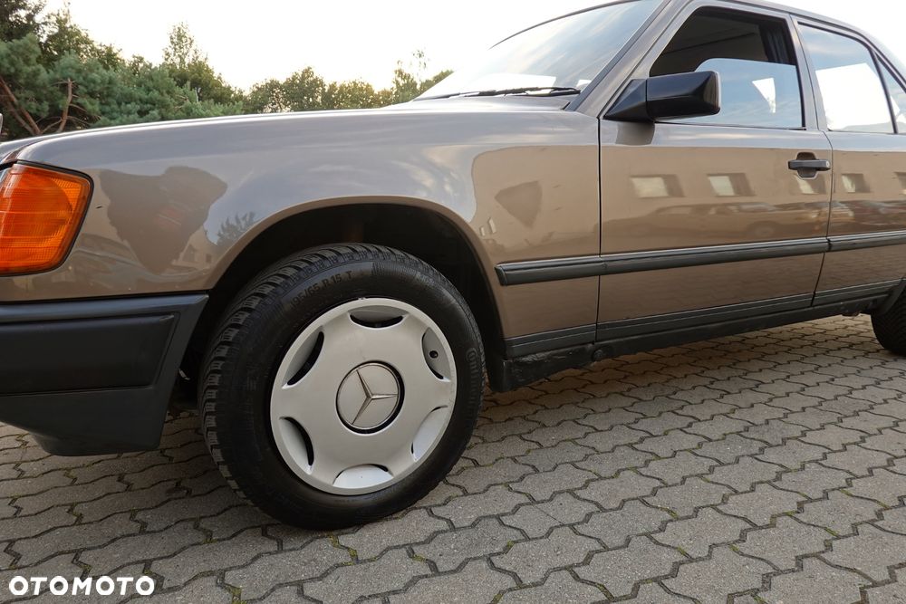 Mercedes-Benz W124 (1984-1993) - 27