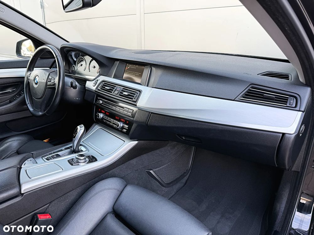 BMW Seria 5 520d xDrive - 31