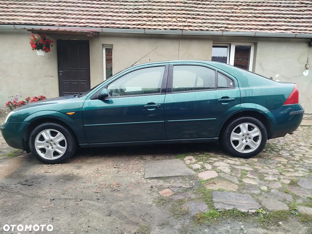 Ford Mondeo 1.8 Ghia - 11