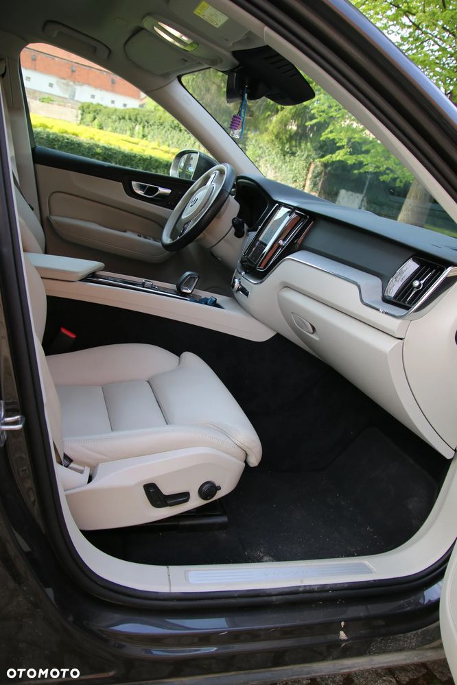 Volvo XC 60 B4 D Plus Bright - 22