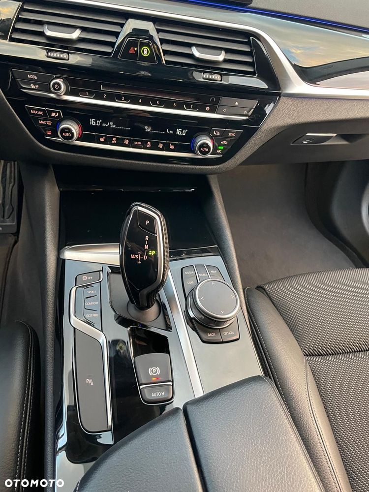 BMW Seria 5 520d xDrive - 10