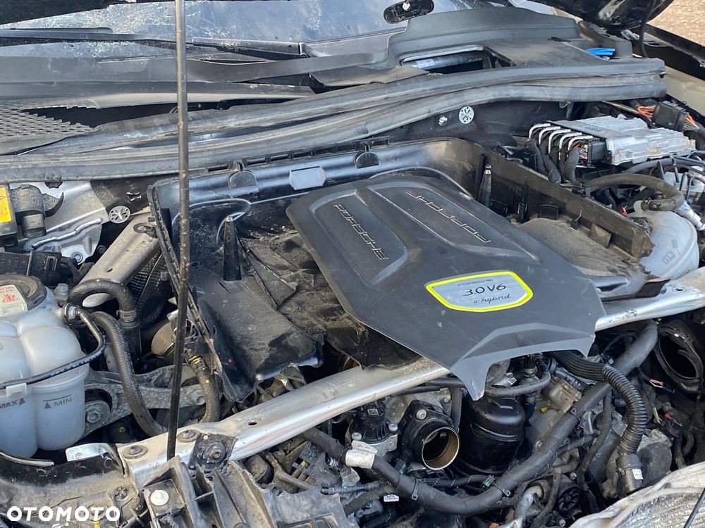 Porsche Cayenne E-Hybrid - 8