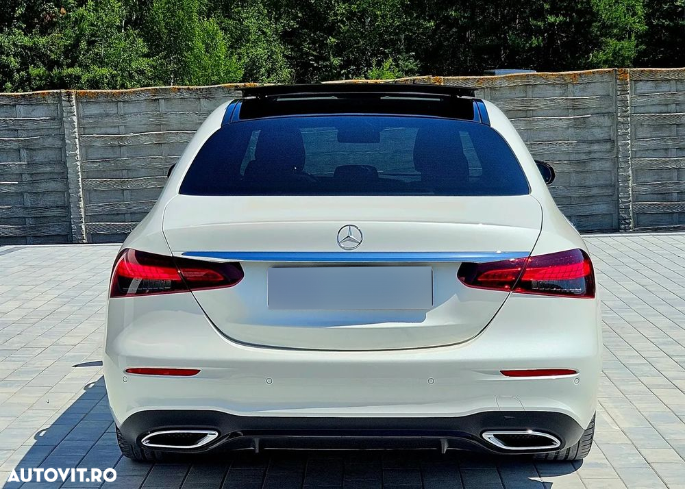 Mercedes-Benz E 220 d 4Matic T 9G-TRONIC - 2