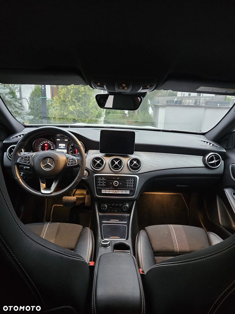 Mercedes-Benz GLA 200 7G-DCT AMG Line - 9