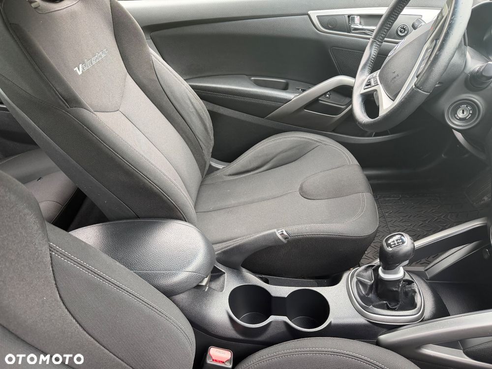 Hyundai Veloster - 11